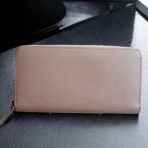 LOUIS VUITTON Epi Zippy Wallet Long Wallet Rose Valerine - Picture 1 of 16